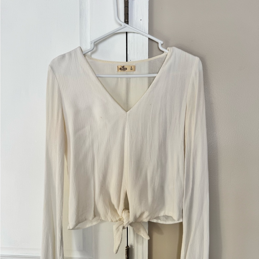 Hollister Cream V-Neck Tie-Front Blouse